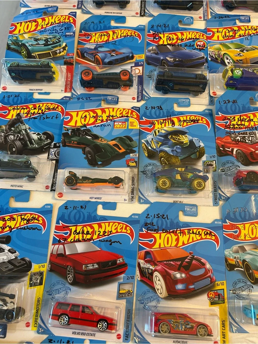 30 Hot Wheels PLUS 29 FREE-MORE Assorted Kids Toy Cars - Mixed Colors. PLEASE RE